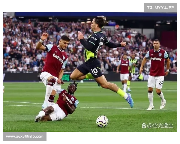 迪亚斯帽子戏法后向看台致意,安联球场响起热烈掌声 迪亚斯帽子戏法后向看台致意,安联球场响起热烈掌声